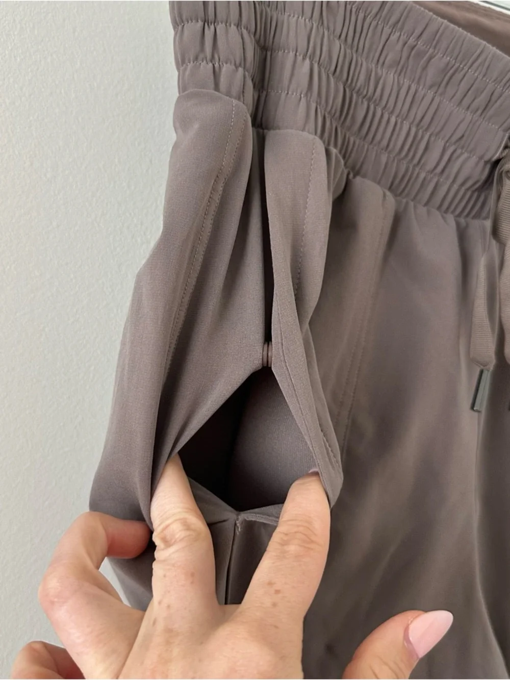 Spanx Out Of Office Cargo Joggers Sweatpants Smoke Taupe Brown Drawstring Small - Picture 4 of 13